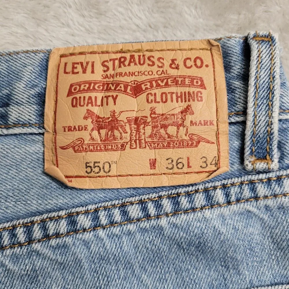 Levi's 550 Jeans Mens 36x34 Blue Light Wash Relaxed Tapered Zip Fly Denim Cotton
